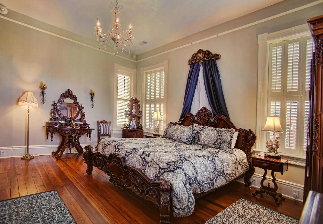 Mcmillan Inn Savannah Bed & Breakfast