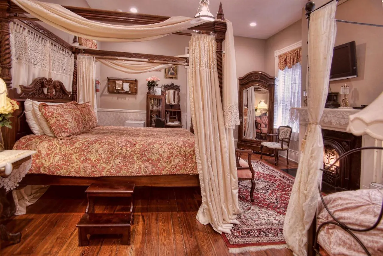 Mcmillan Inn Savannah