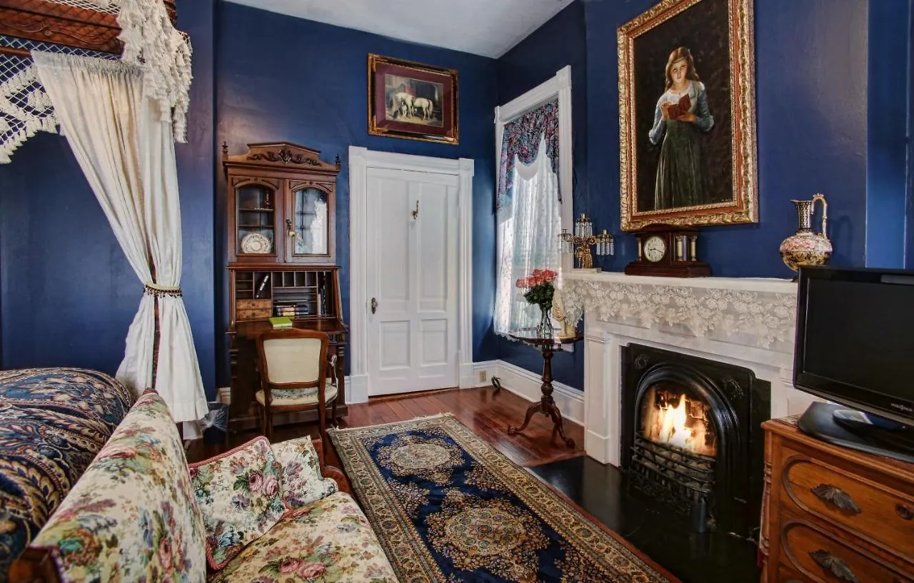 Mcmillan Inn Savannah Bed & Breakfast