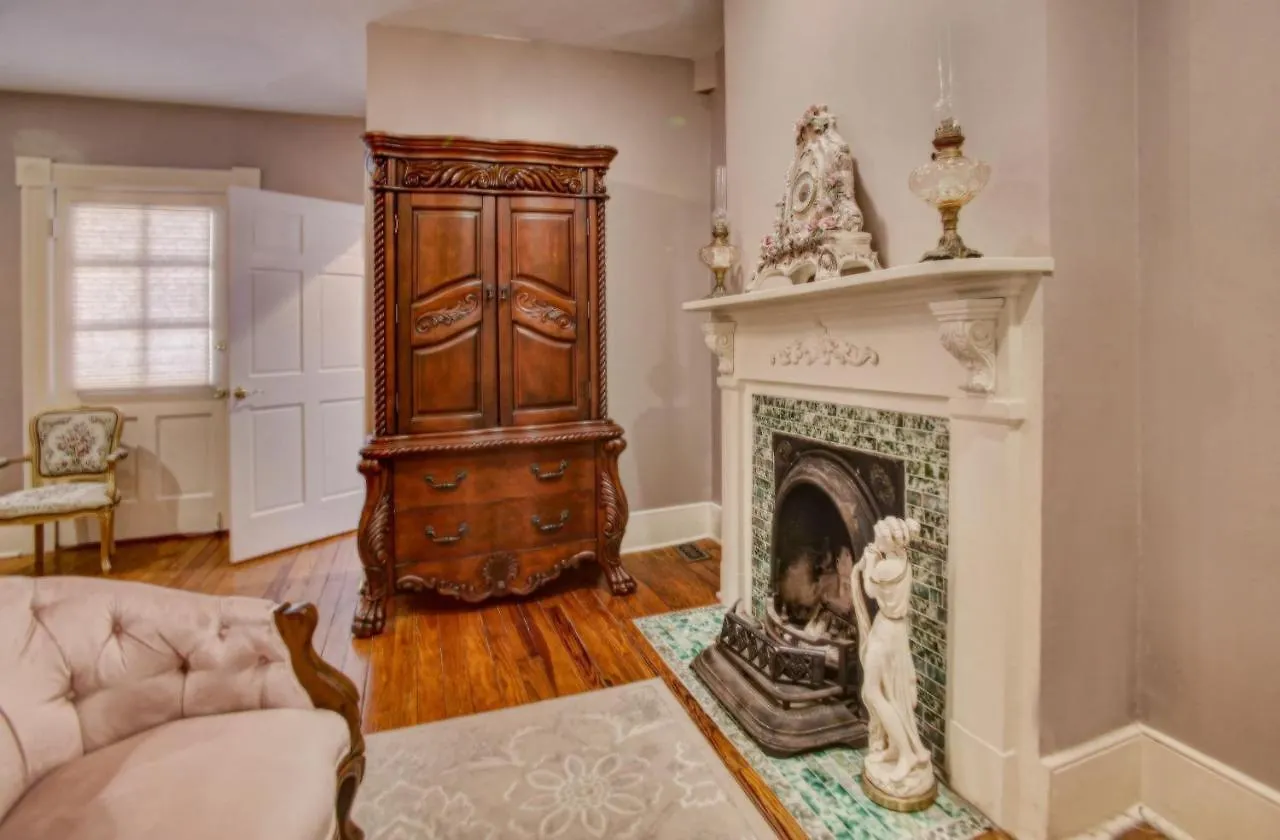Mcmillan Inn Savannah Bed & Breakfast