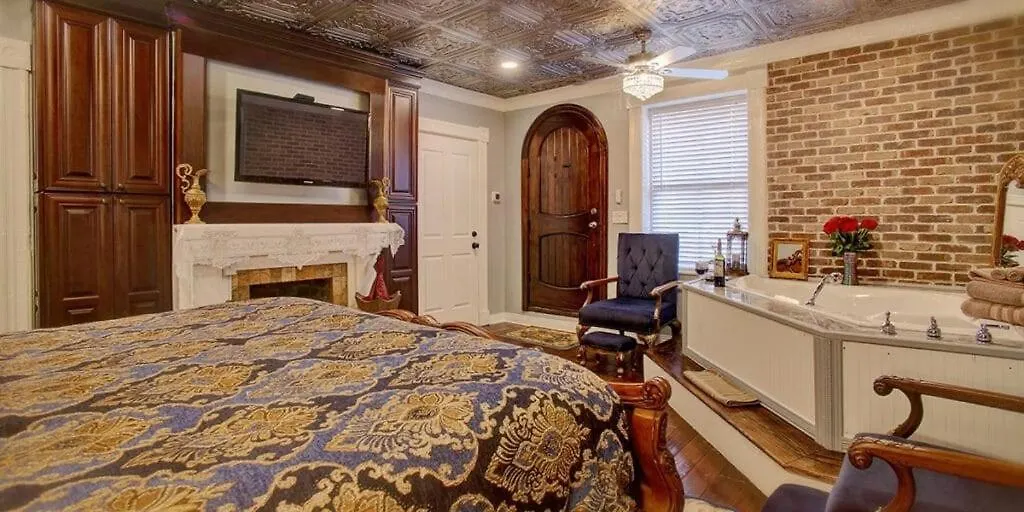 Mcmillan Inn Savannah Bed & Breakfast